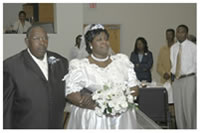 carolynNdad_dwnaisle.jpg (11kb)