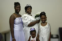 carolynNnieces.jpg (10kb)